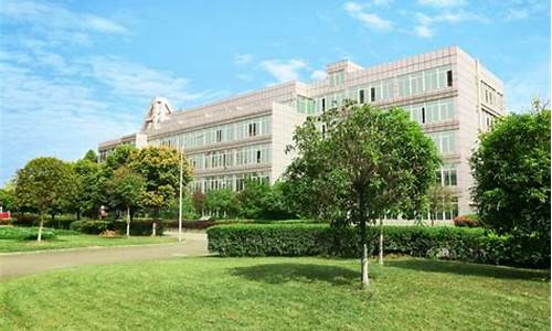 成都新高技工学校招生电话